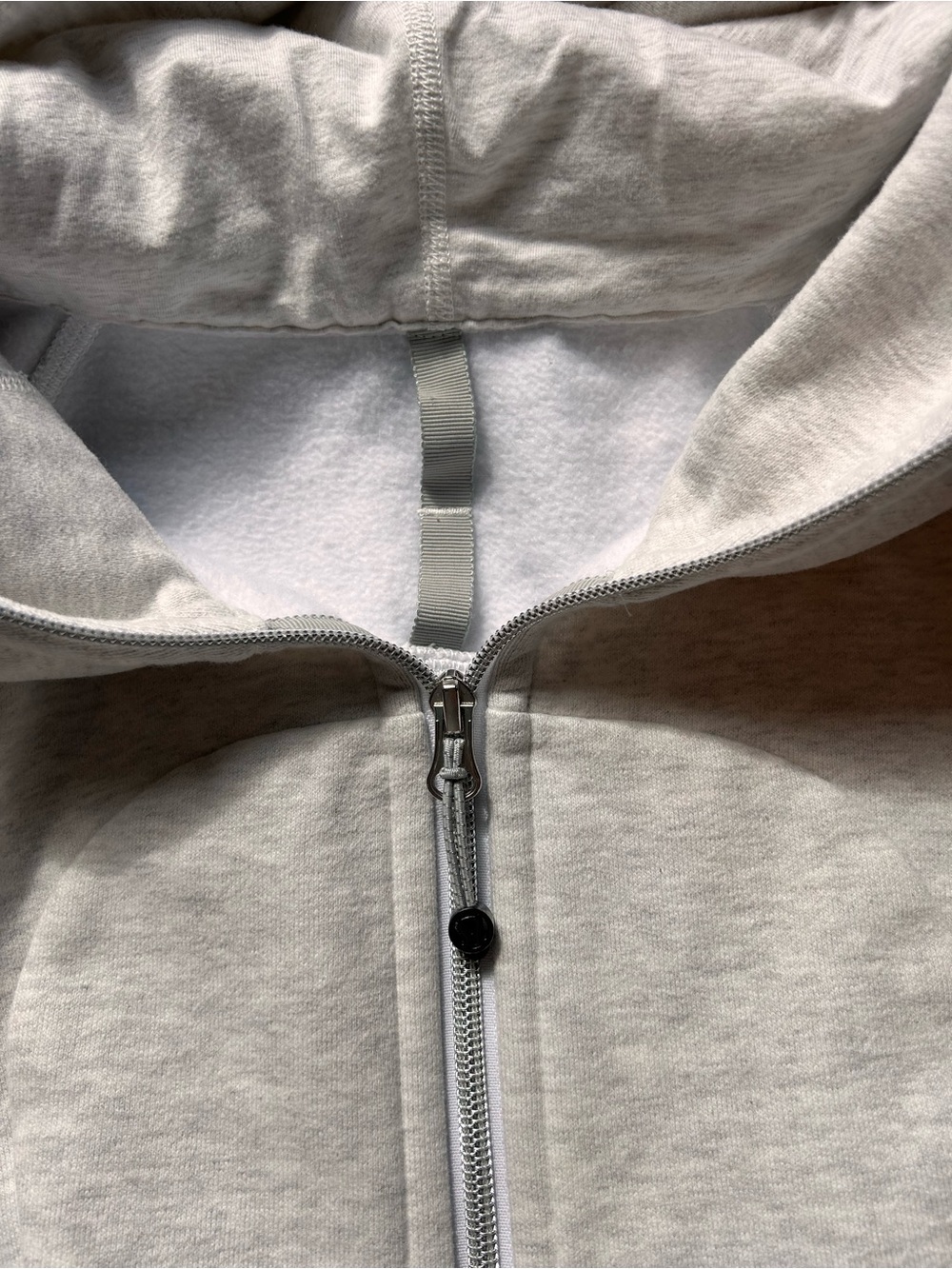 Lululemon Light Grey Scuba Hoodie in Light Heathered Grey. SZ 6. Full zip. EUC - Picture 6 of 9